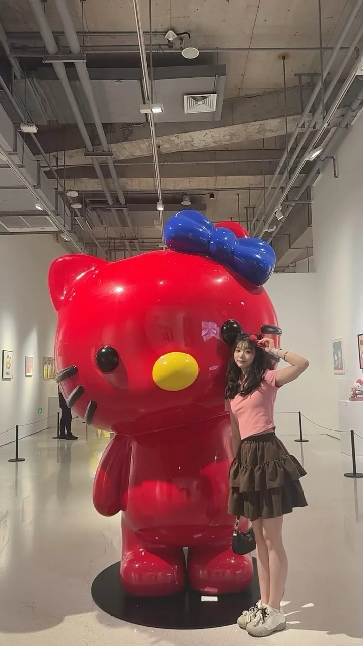 打卡kitty光影展，今日是甜妹～