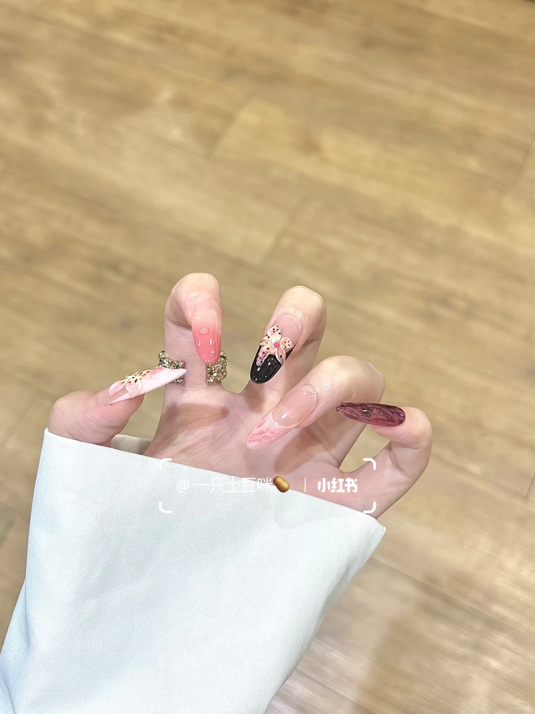 新美甲look?✨ins海岛辣妹水珠渐变晕染雕花