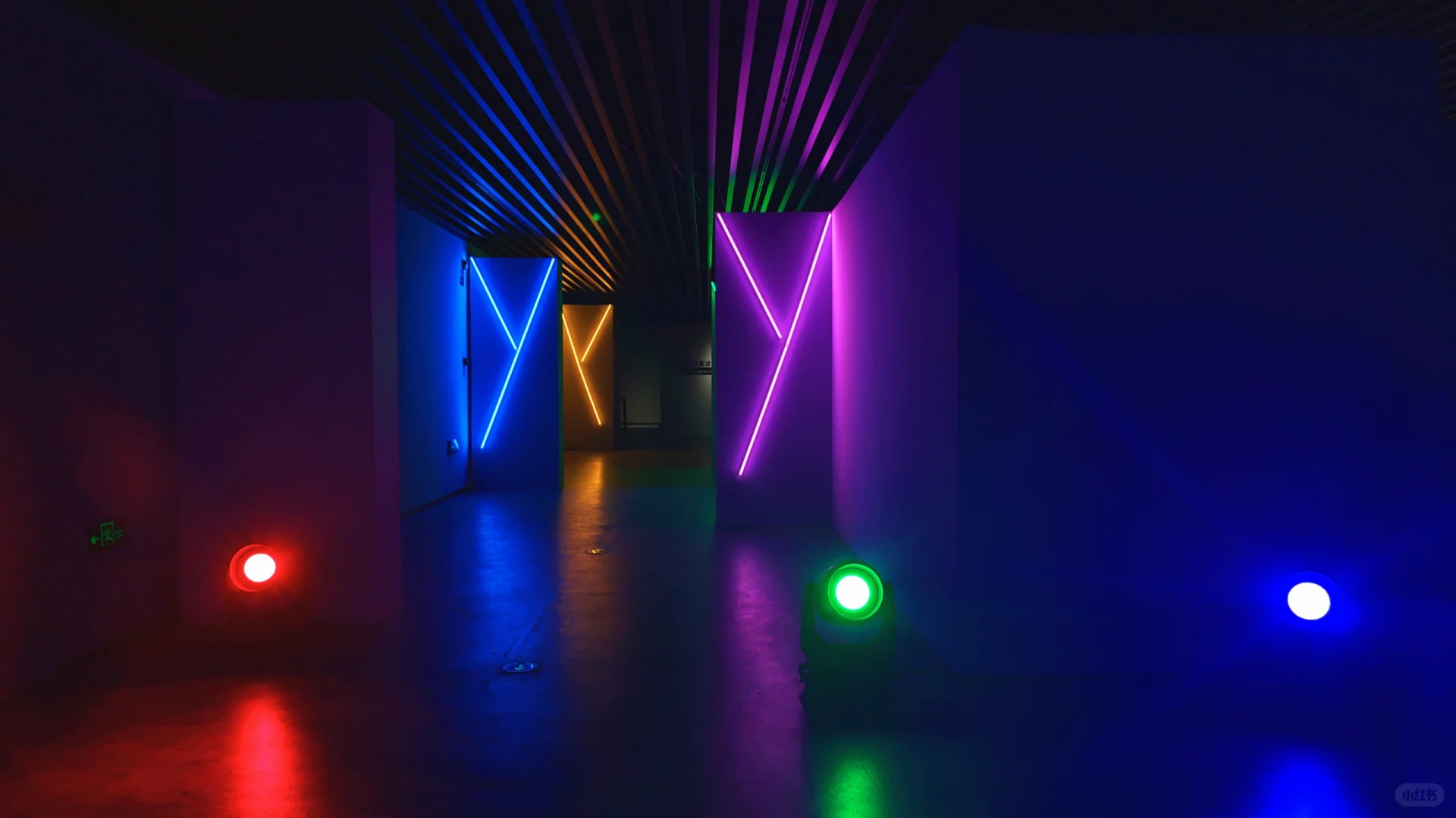 在老舍剧场看舞美灯光设计展