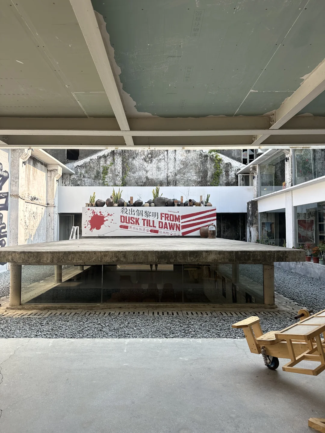 竟然还有人没来看这个村里的建筑展