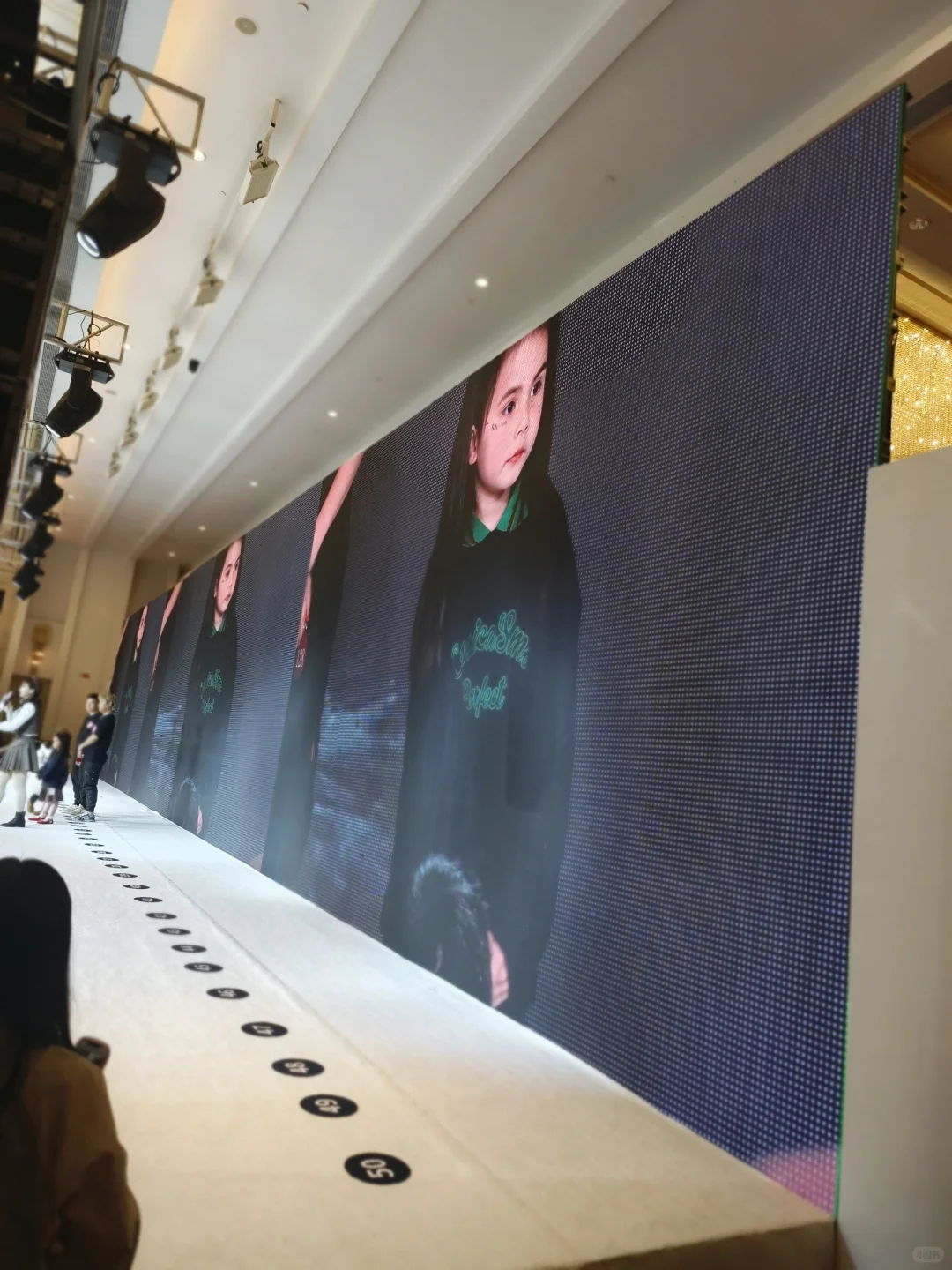 来给你们看看订货会长什么样子