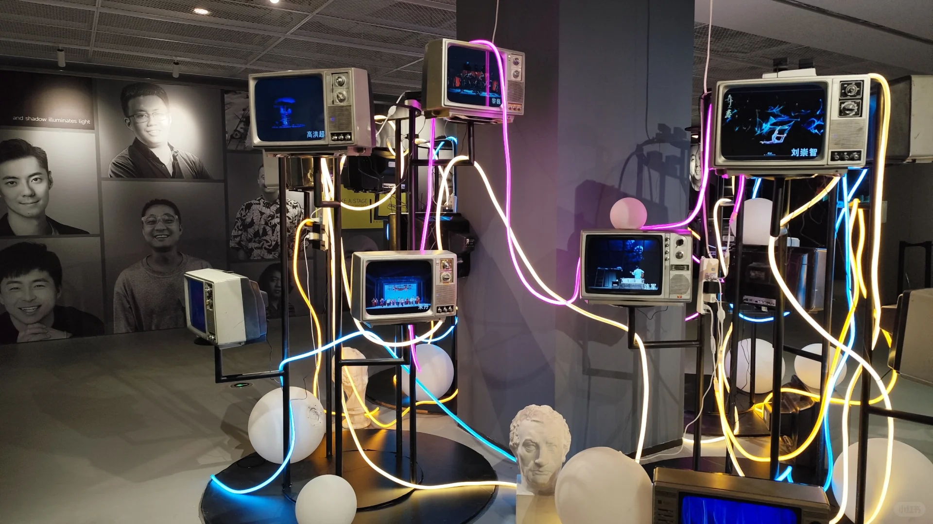 在老舍剧场看舞美灯光设计展