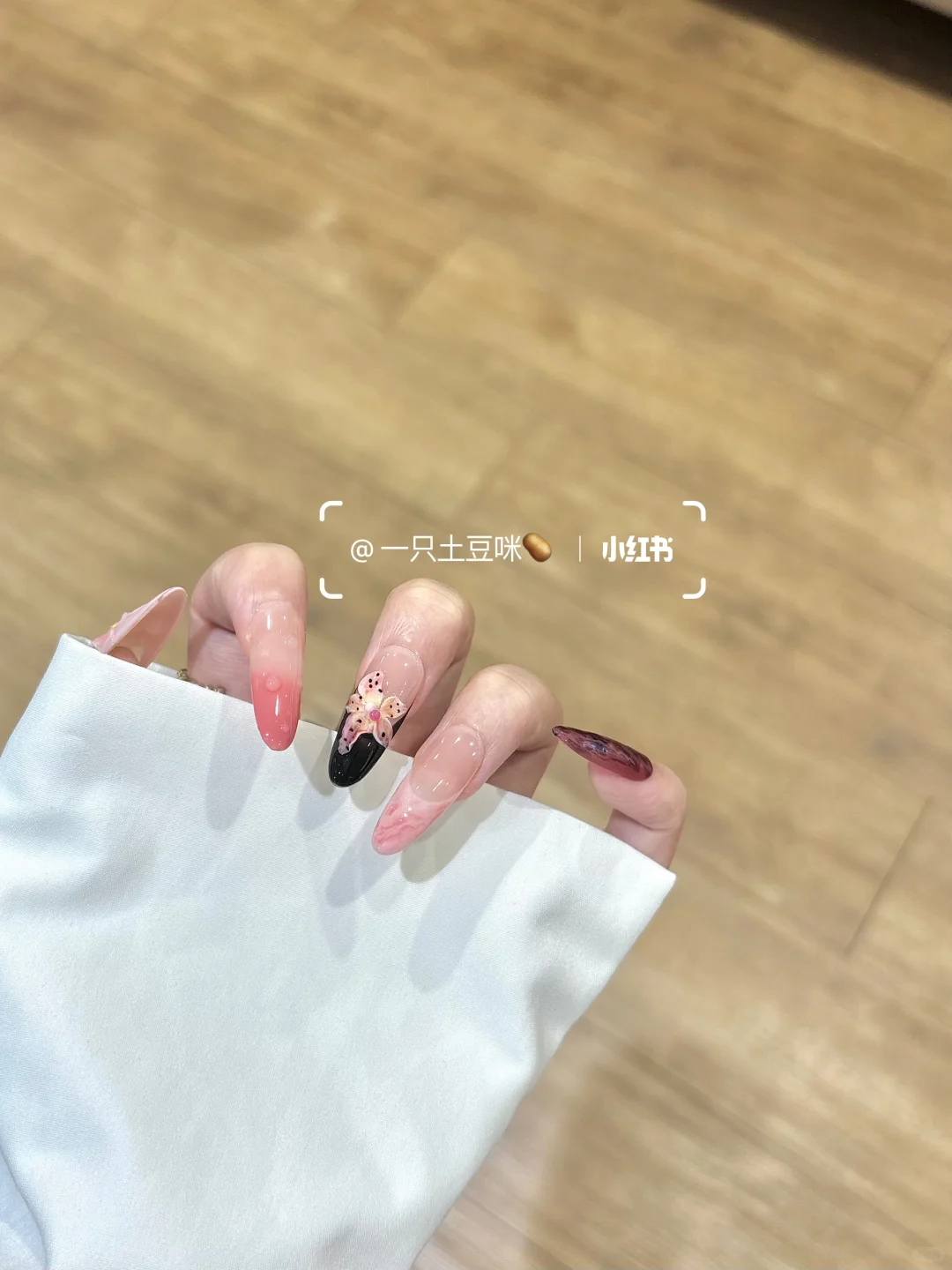 新美甲look?✨ins海岛辣妹水珠渐变晕染雕花