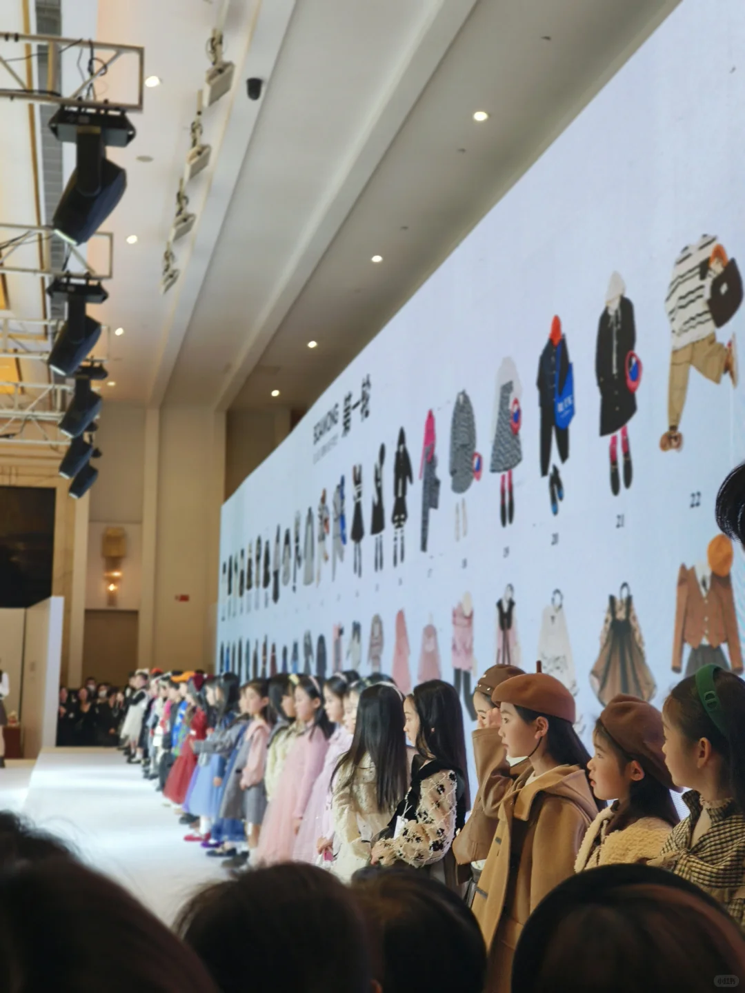 来给你们看看订货会长什么样子