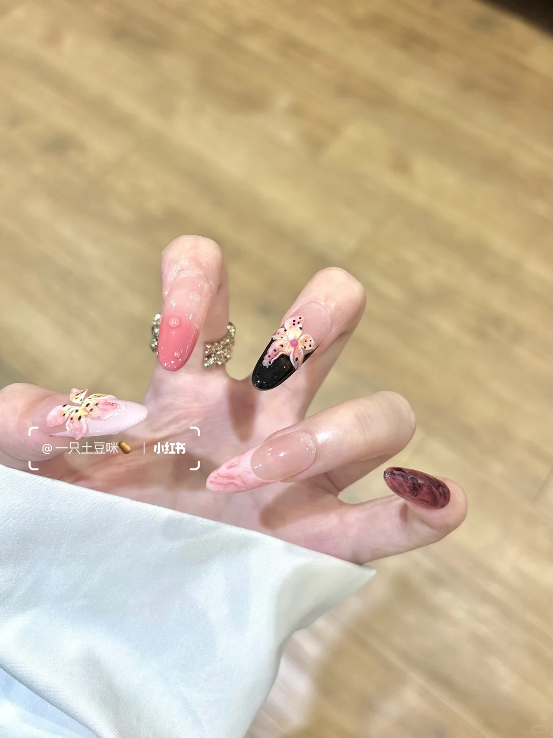 新美甲look?✨ins海岛辣妹水珠渐变晕染雕花