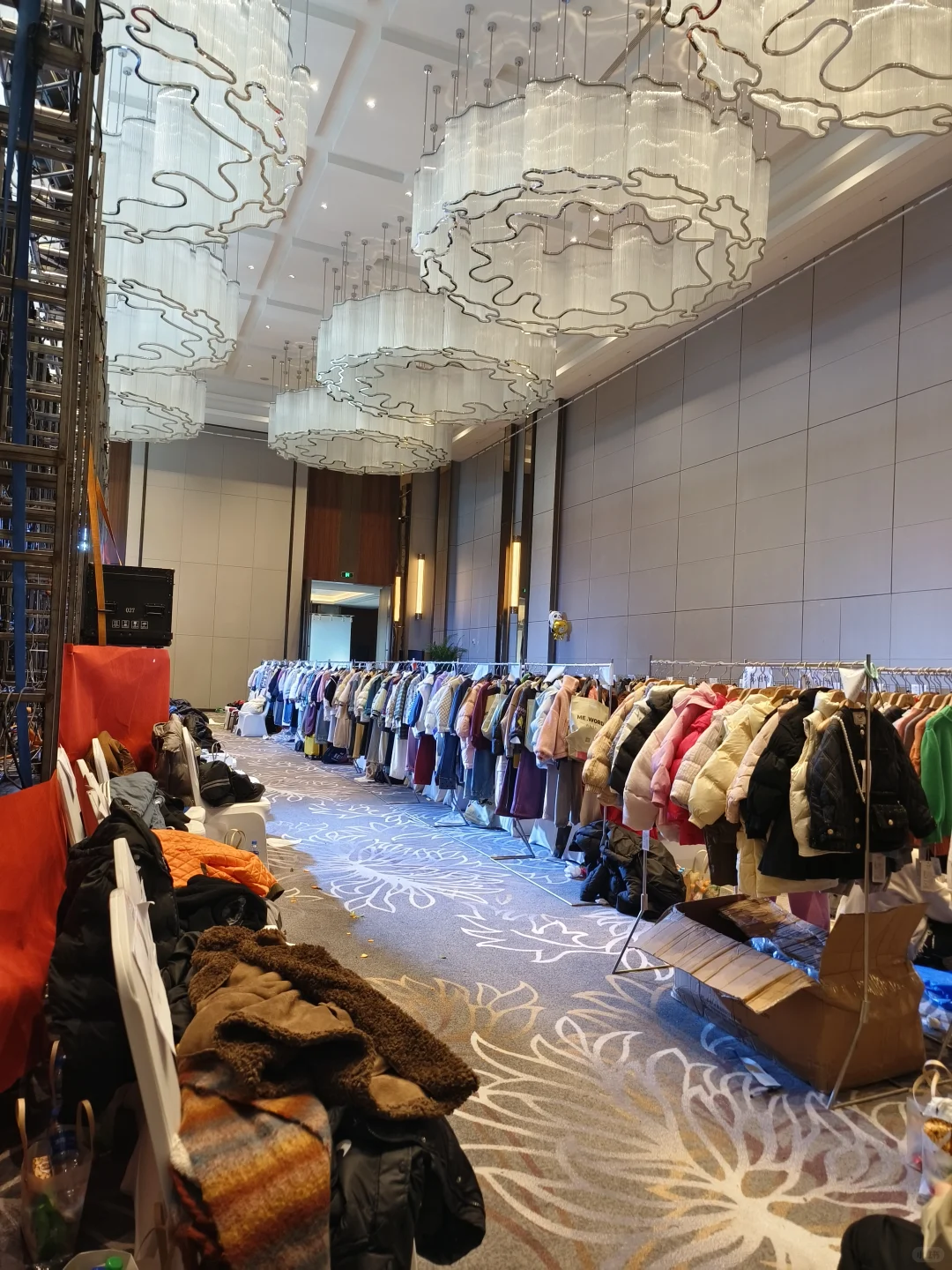 来给你们看看订货会长什么样子