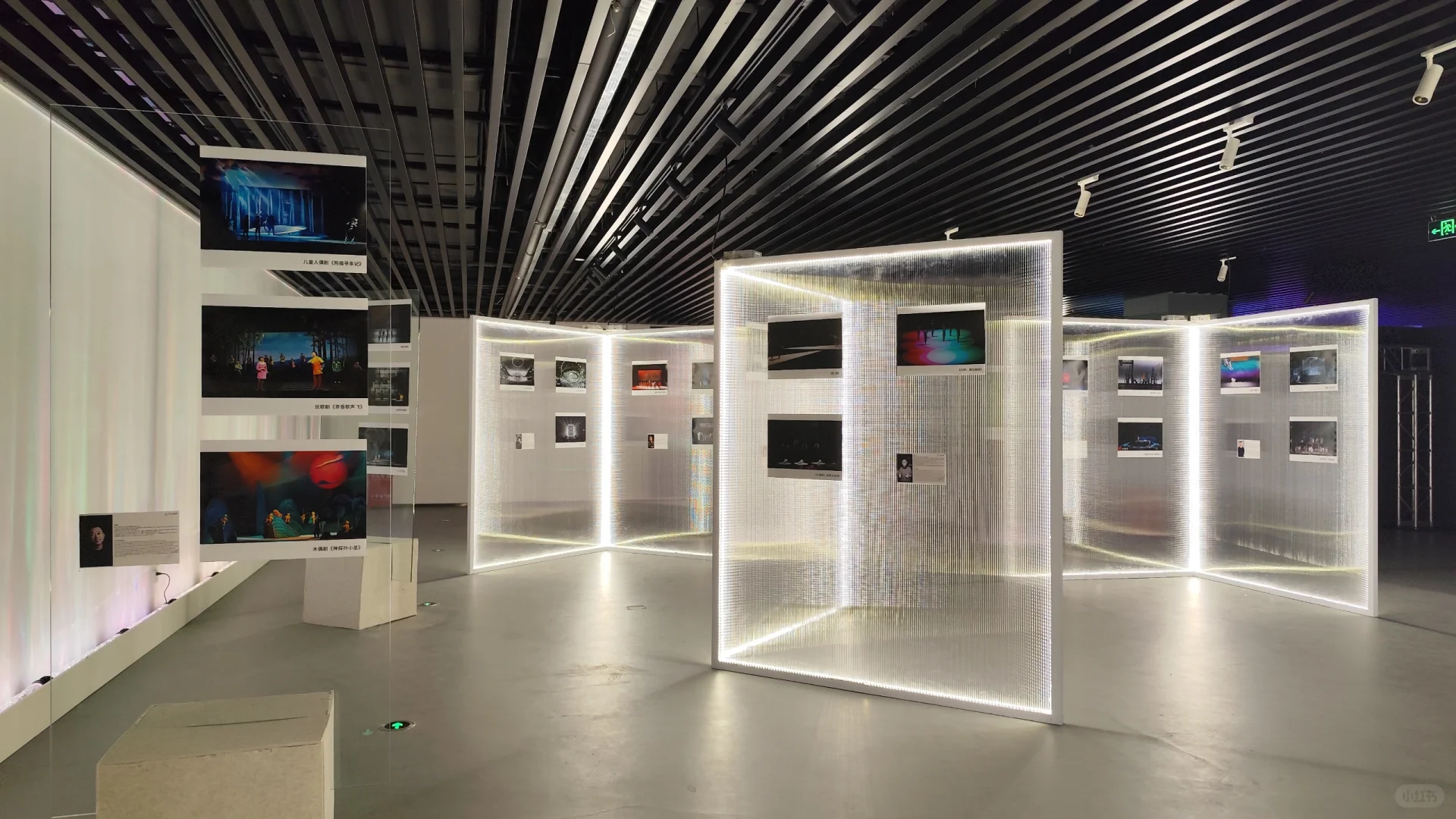 在老舍剧场看舞美灯光设计展