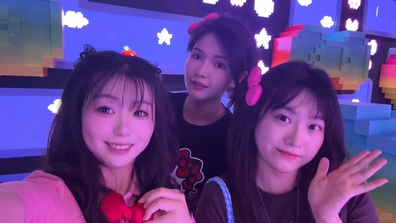 打卡kitty光影展，今日是甜妹～