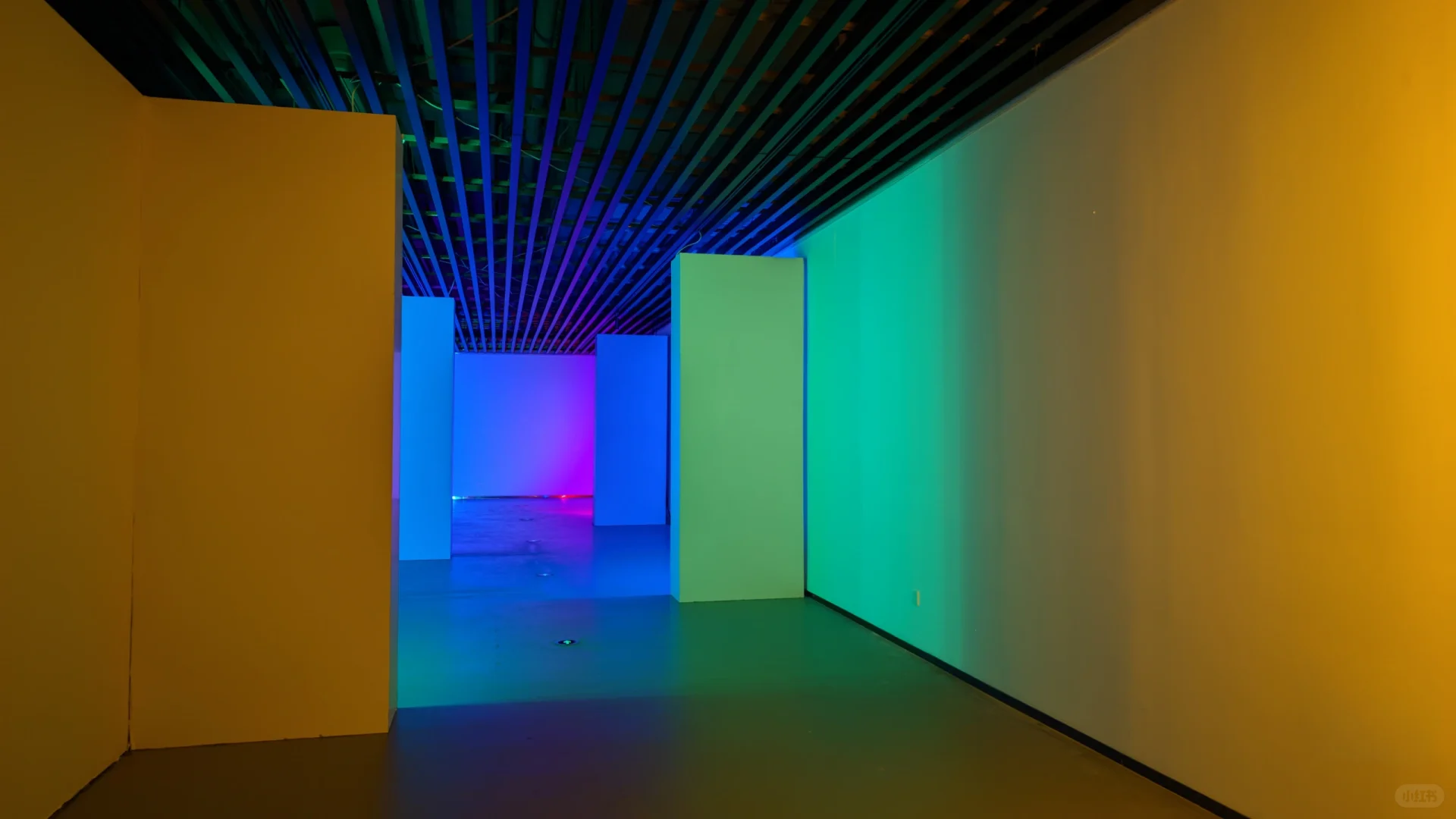 在老舍剧场看舞美灯光设计展