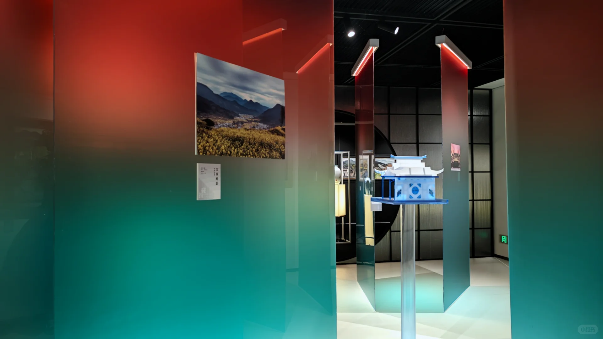 在老舍剧场看舞美灯光设计展