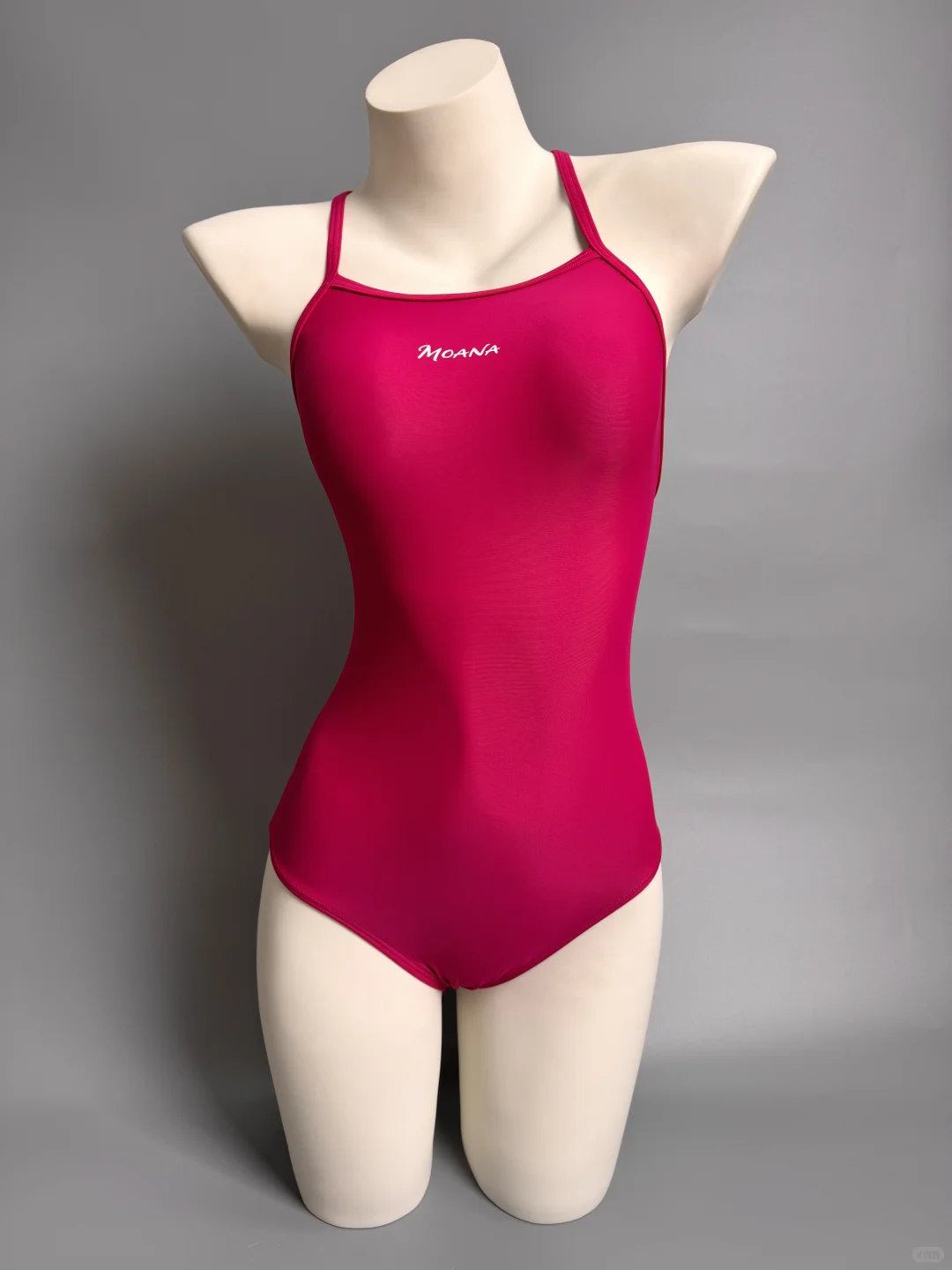 玫红战袍！泳池焦点竟是这身交叉美背杀??