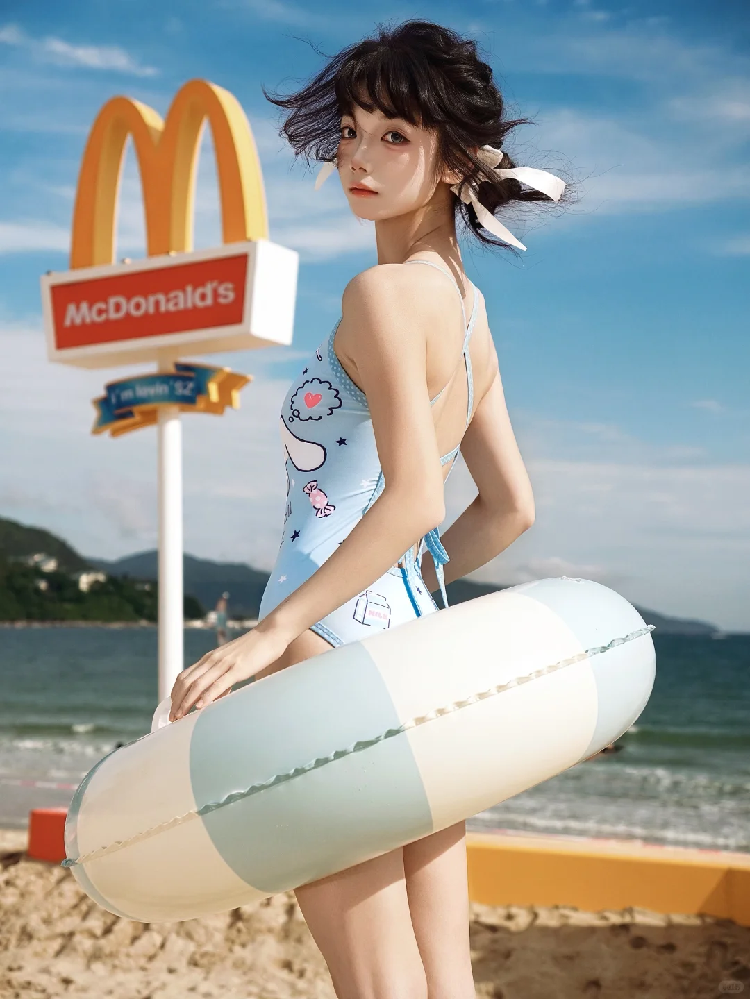 滩上的人在等日落，而我在等一句忘了说的话