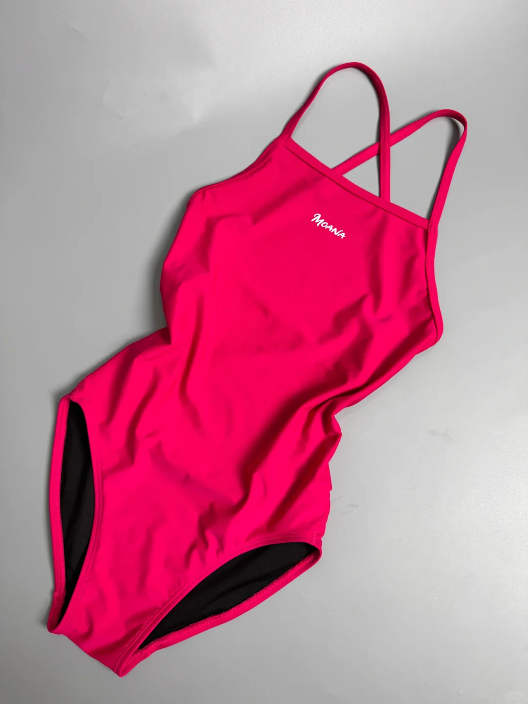 玫红战袍！泳池焦点竟是这身交叉美背杀??