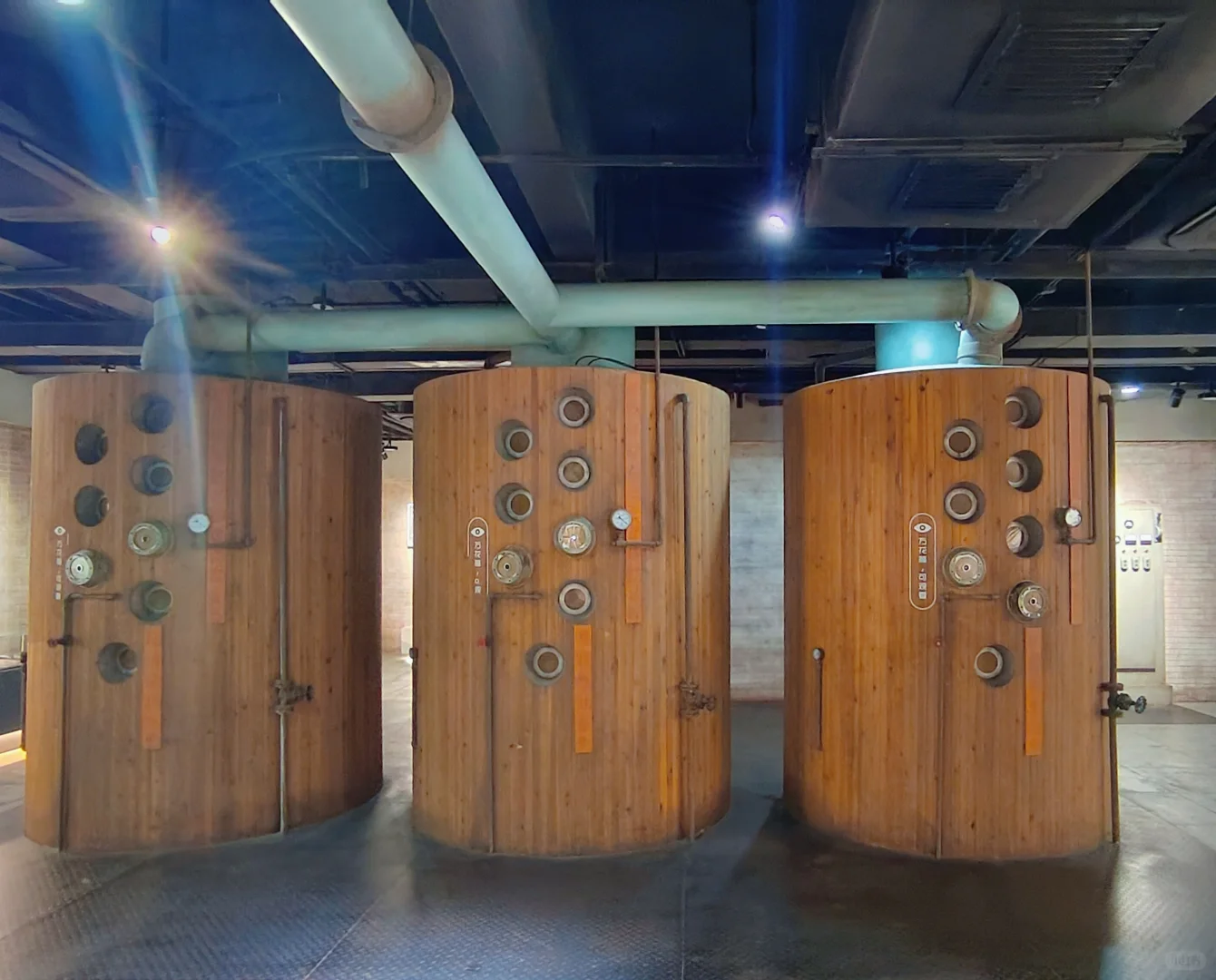 巨型“风扇”建筑+硬核工业展，太酷了