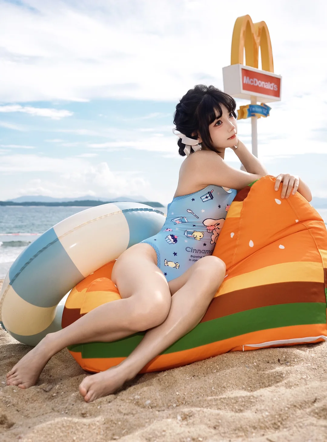 滩上的人在等日落，而我在等一句忘了说的话