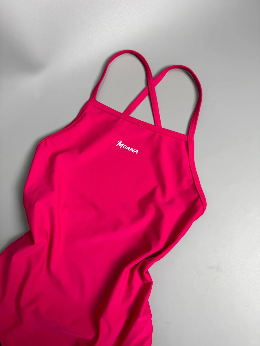 玫红战袍！泳池焦点竟是这身交叉美背杀??