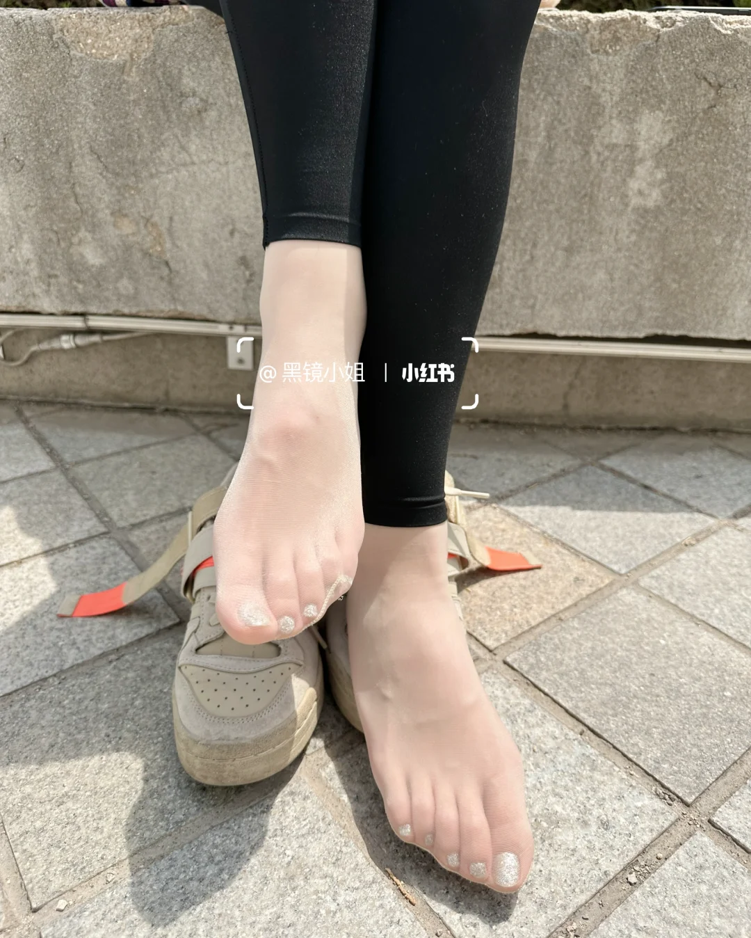 银色美甲配瑜伽裤绝了