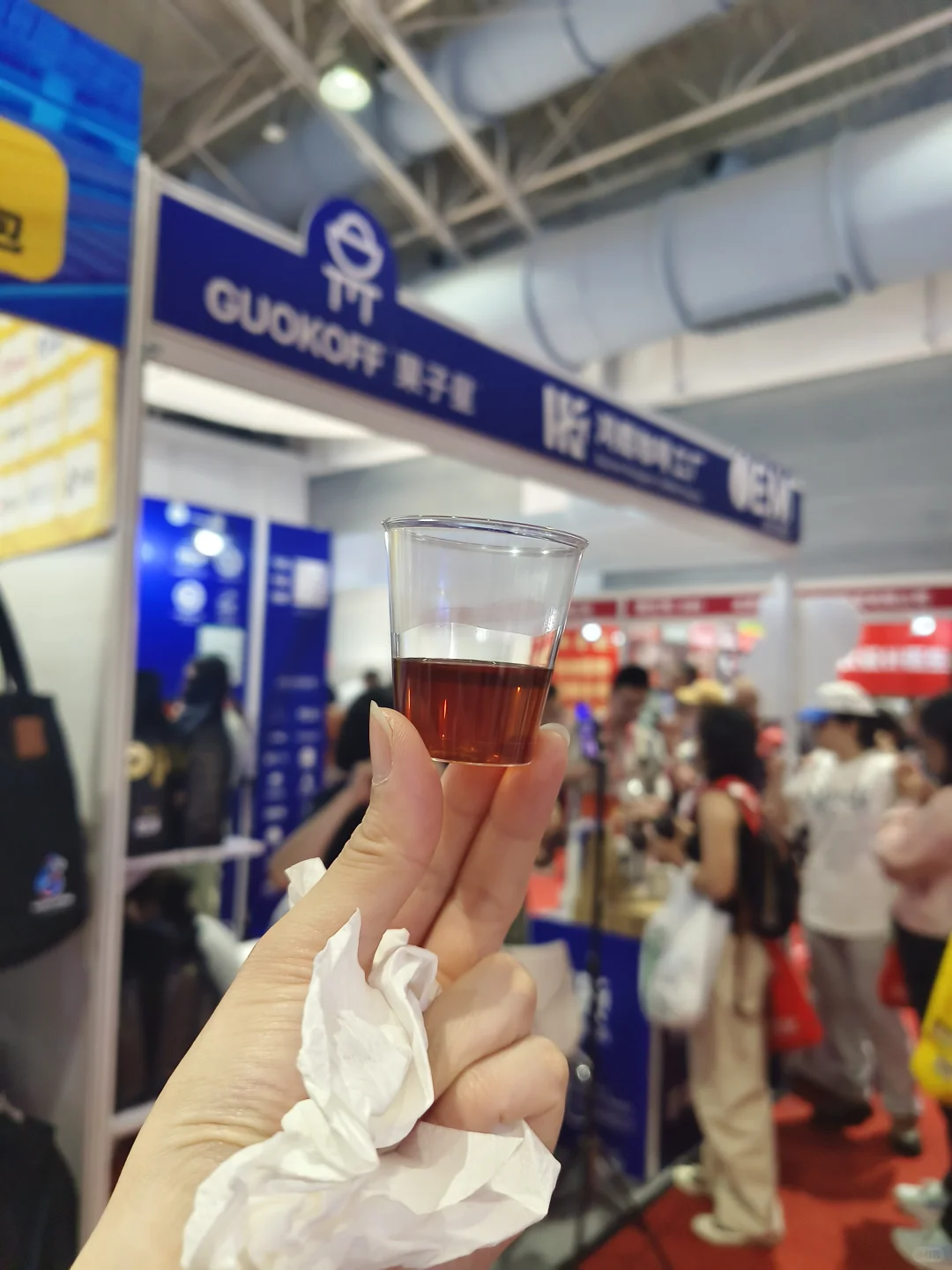 去逛展吗？免费吃喝那种