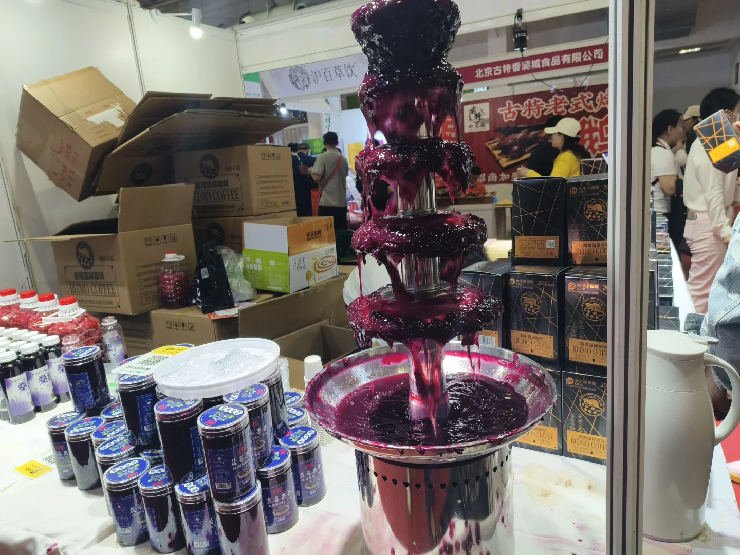 去逛展吗？免费吃喝那种