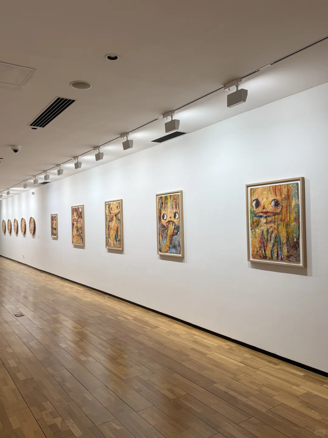 不是上海！！在重庆！！六角彩子新展来了。。。