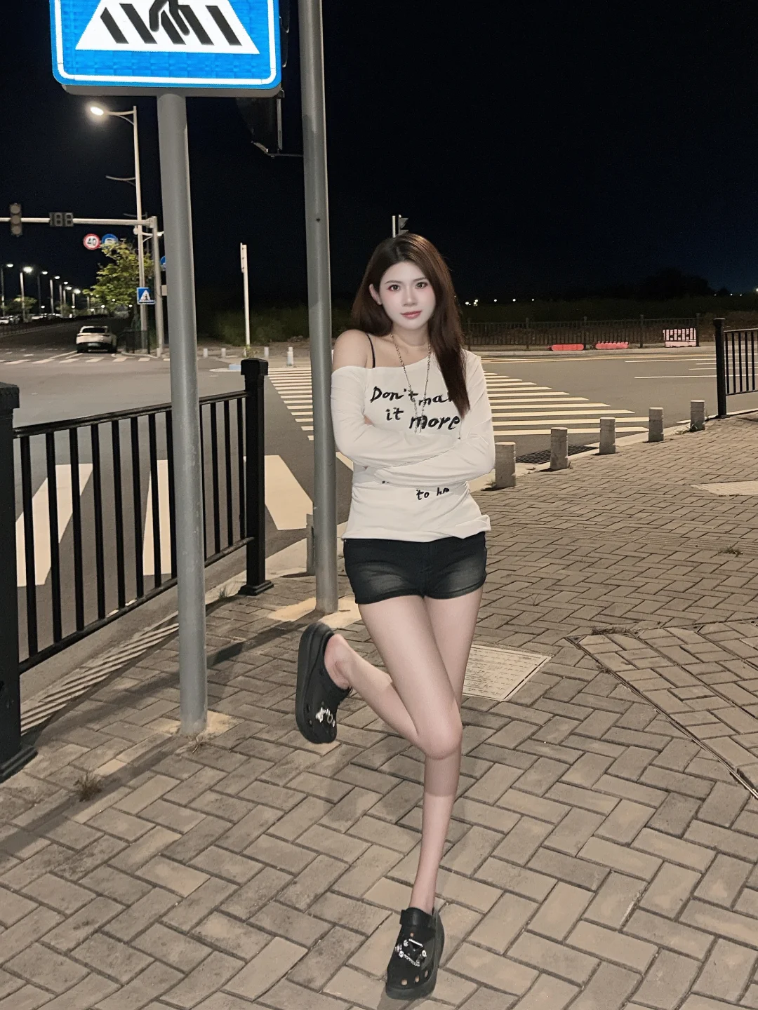 辣妹拍照姿势｜路边万能pose氛围感好学好看！