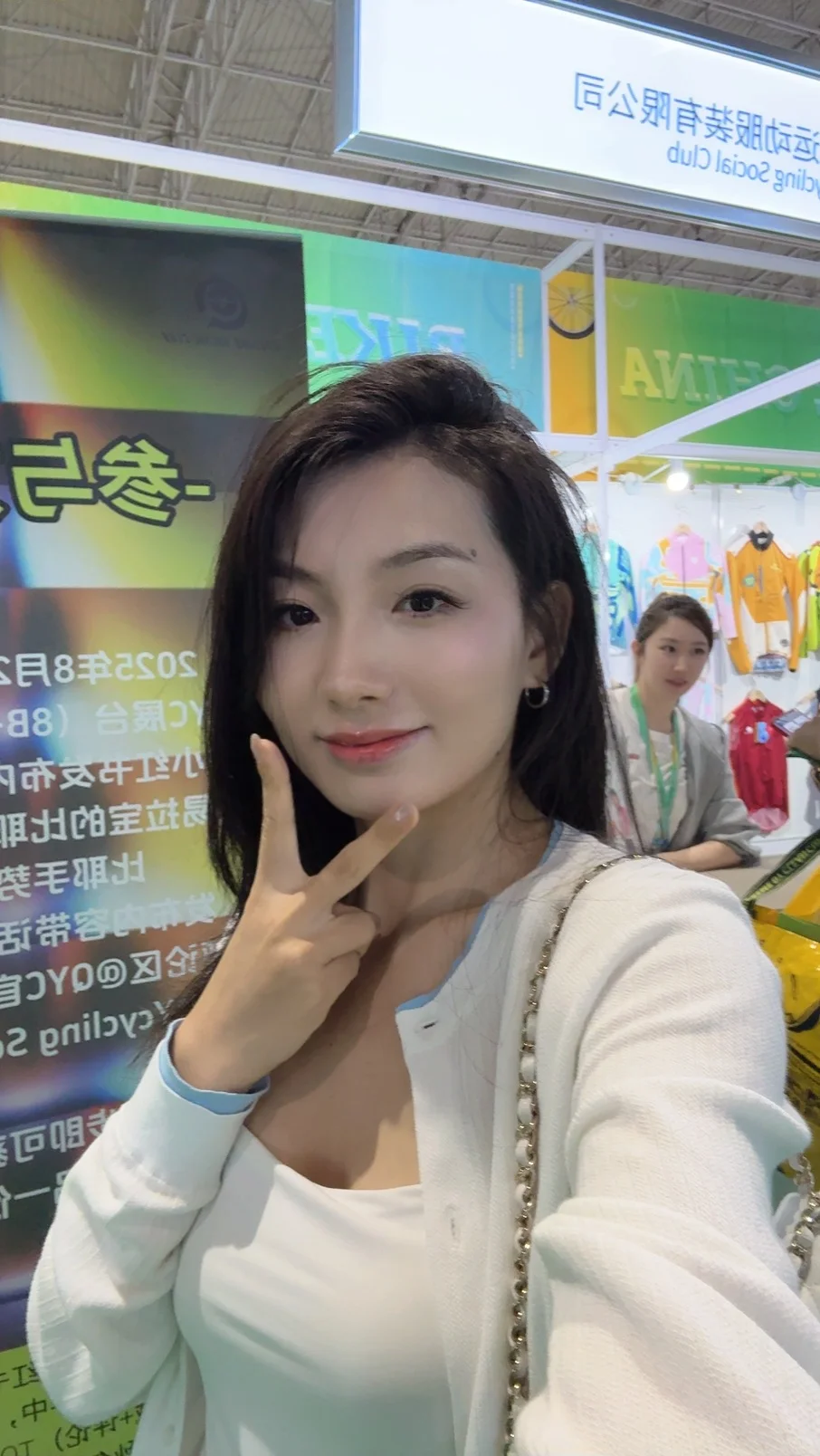 “垃圾自行车展，我去逛珠宝展了。