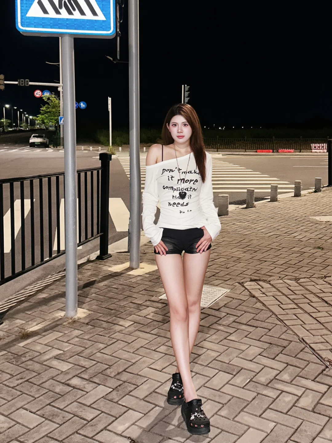 辣妹拍照姿势｜路边万能pose氛围感好学好看！