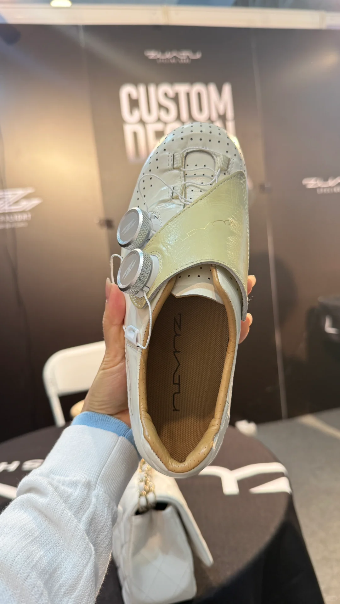 “垃圾自行车展，我去逛珠宝展了。