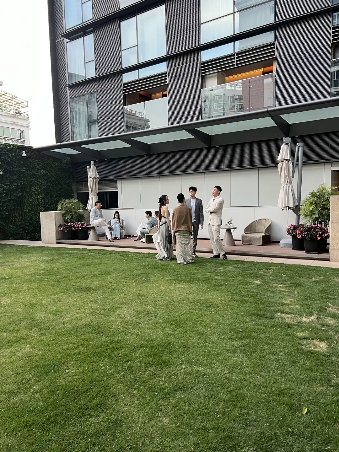 现在年轻人都太卷了！