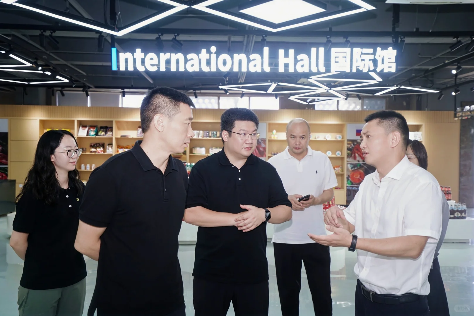 这个推介会主持太赞啦