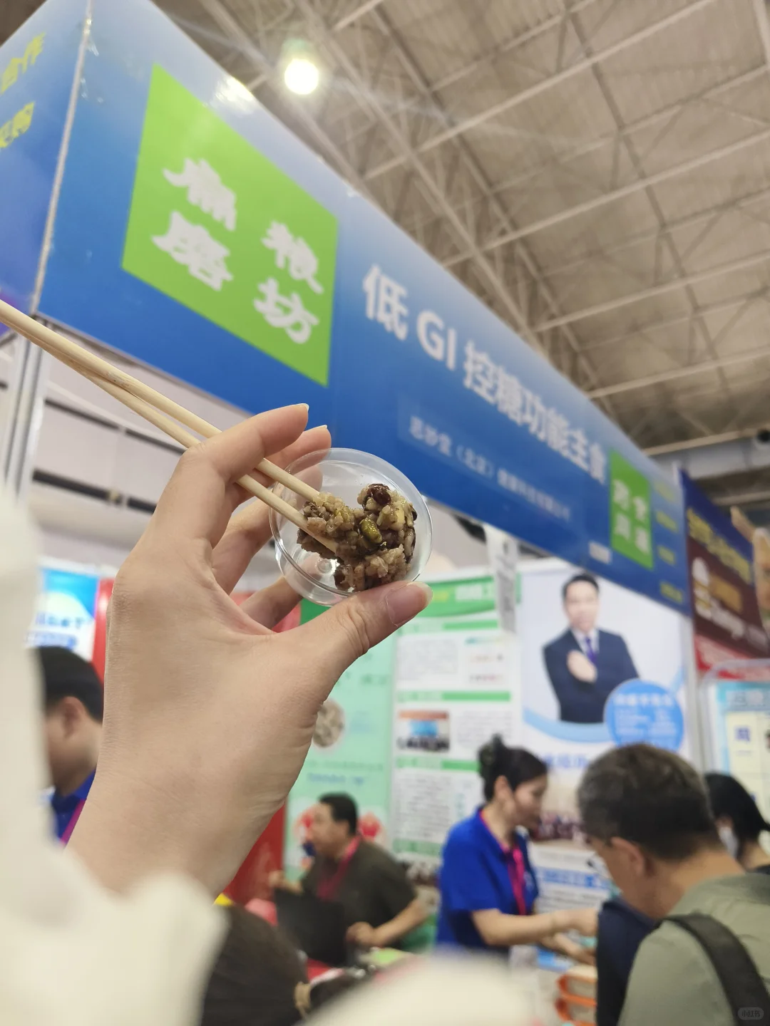 去逛展吗？免费吃喝那种