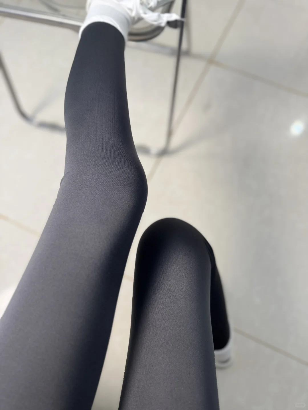 这双靴子好自然呀、瑜伽裤和袜套绝配ootd