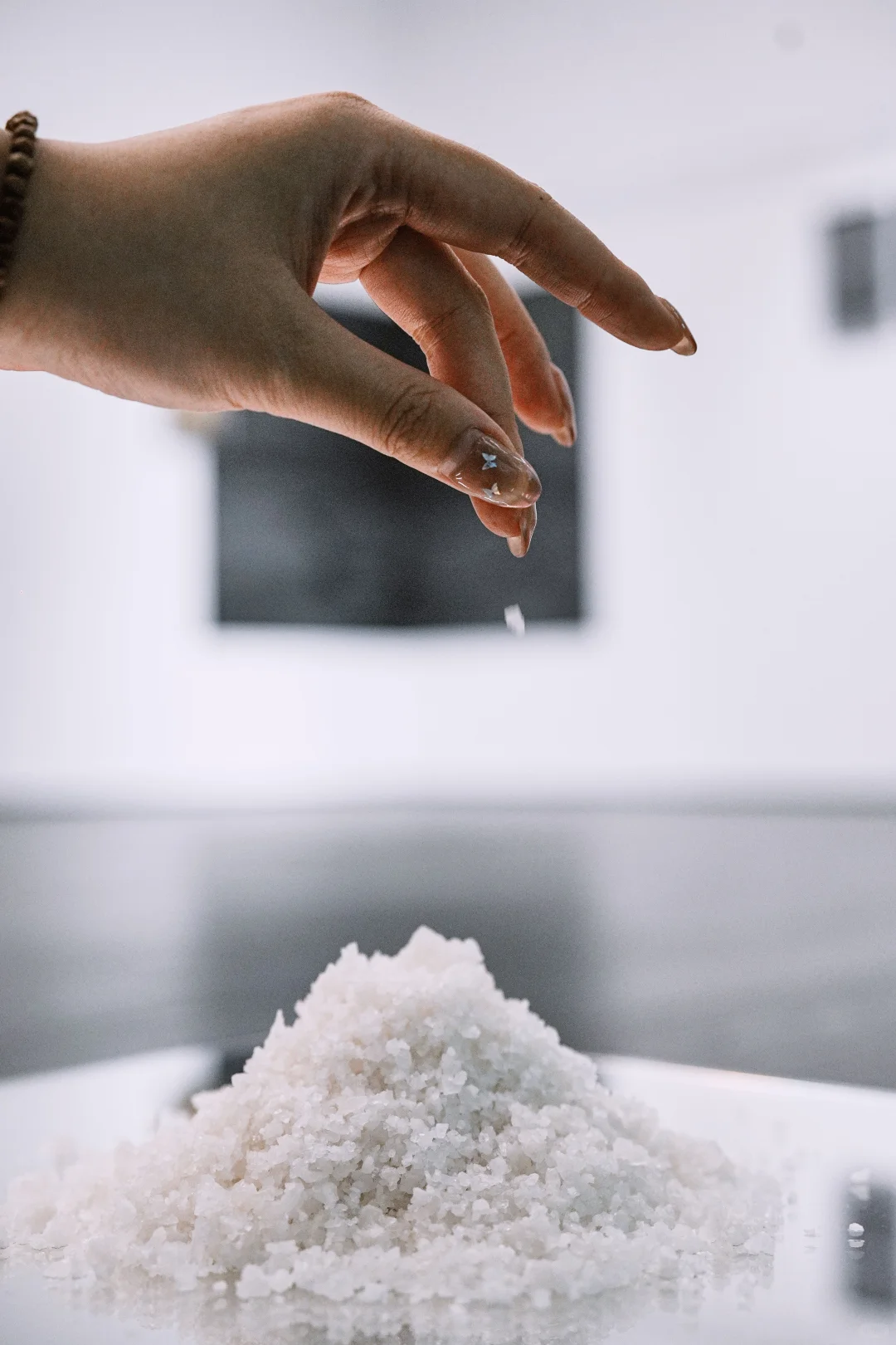 上海新展NoWhereNowHere｜闯入盐的灰白映界