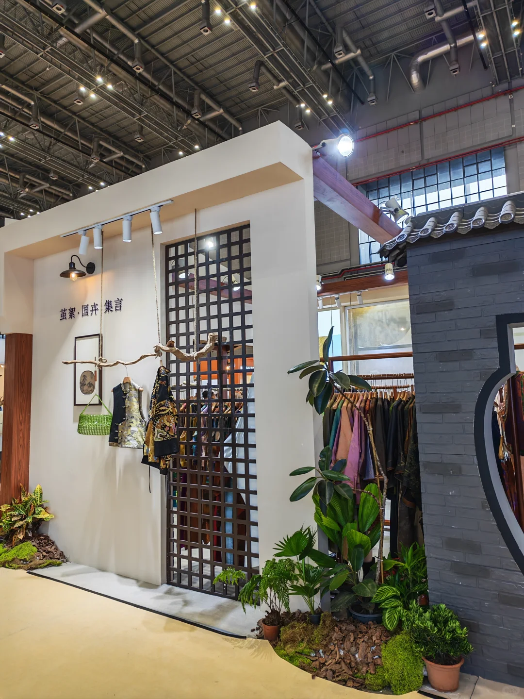 感受上海面料服装展的陈列美学