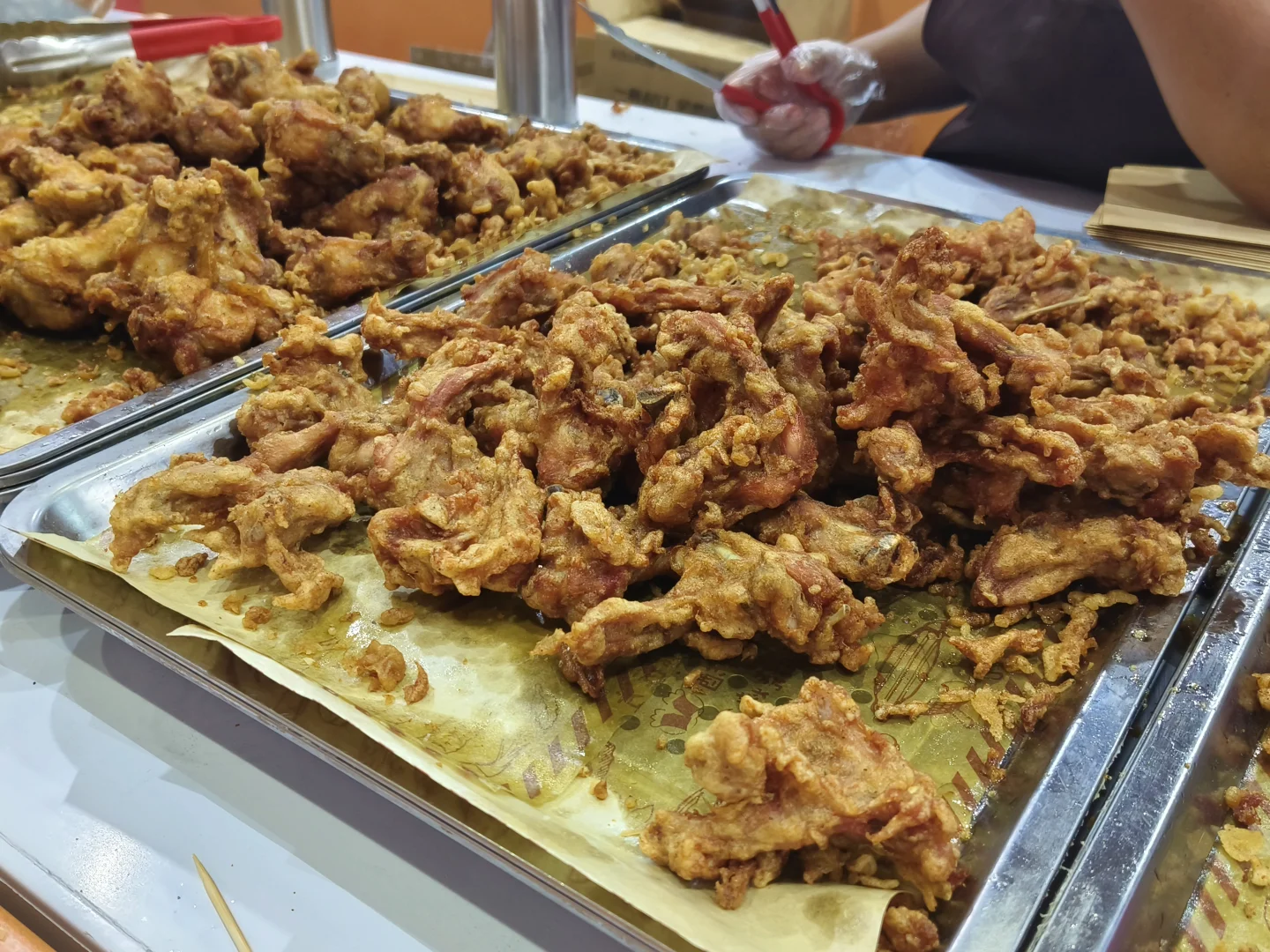 去逛展吗？免费吃喝那种