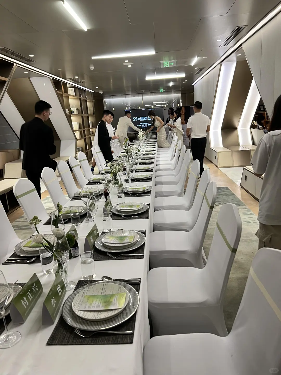 现在年轻人都太卷了！