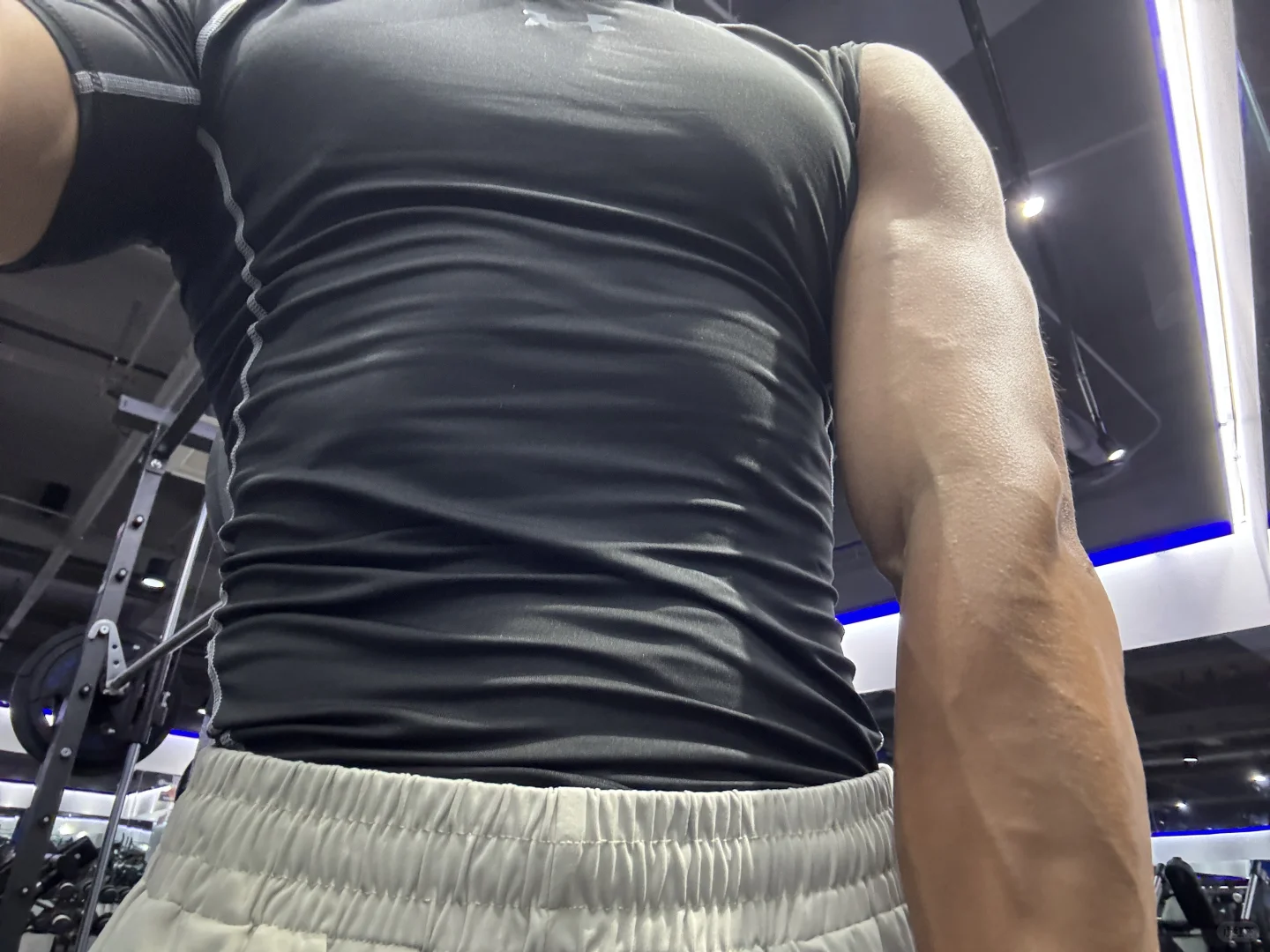 瑜伽裤是不是都喜欢脂包肌啊