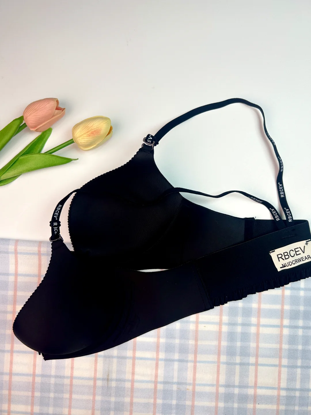 夏天离不开一件美背！甚至细肩带➕前扣！