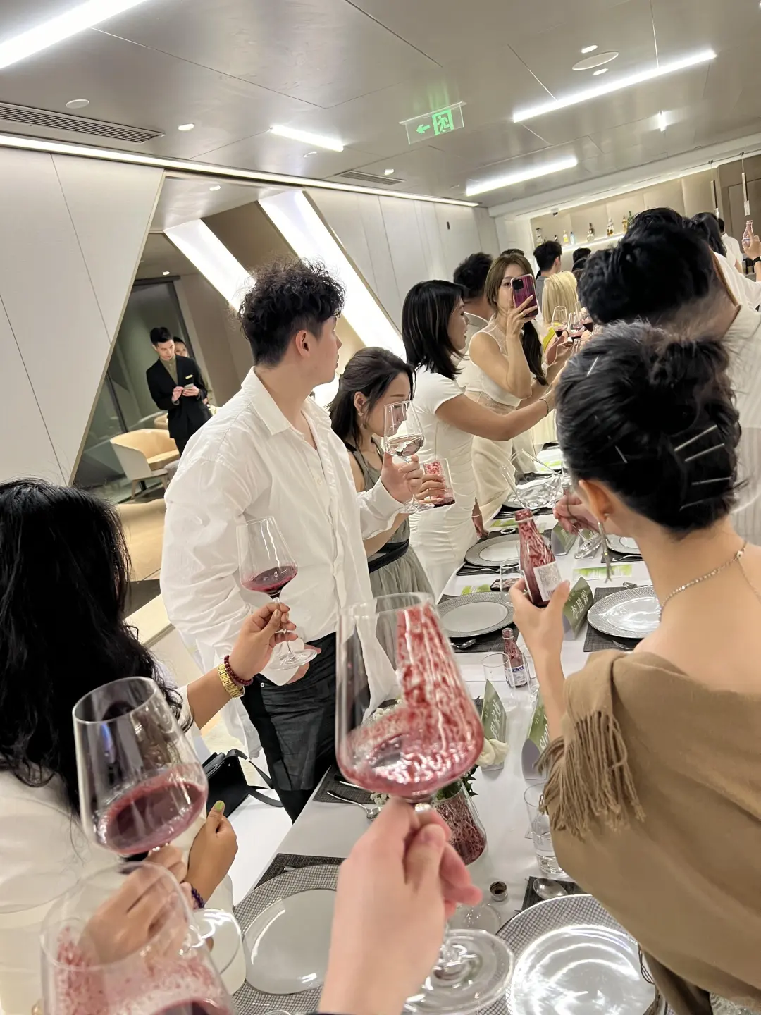 现在年轻人都太卷了！