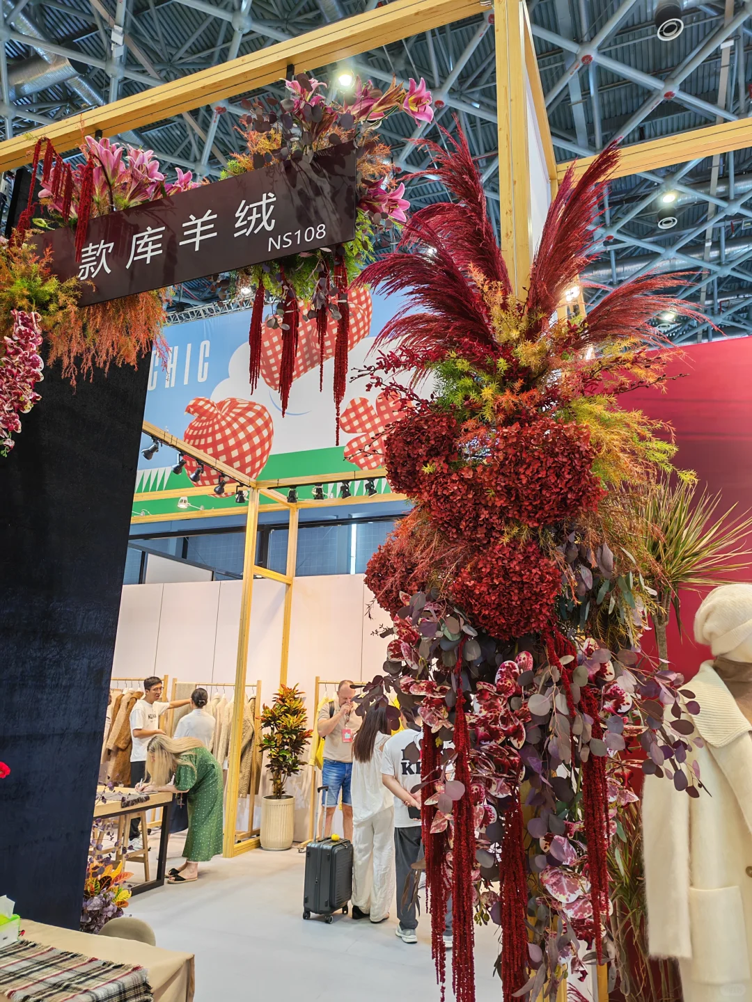 感受上海面料服装展的陈列美学