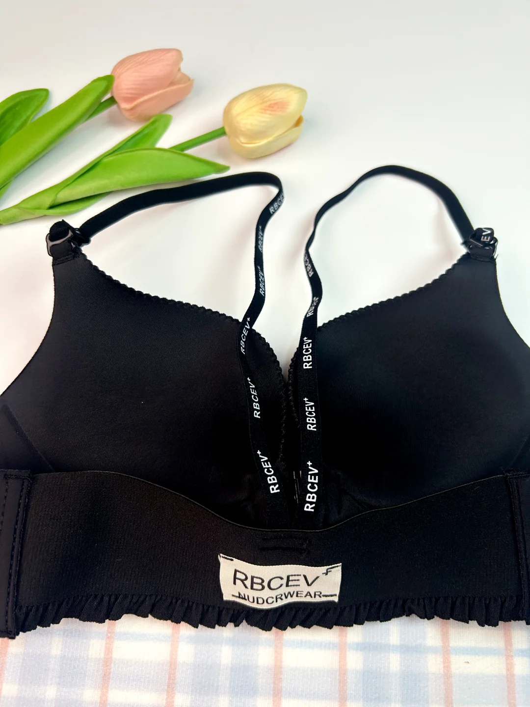 夏天离不开一件美背！甚至细肩带➕前扣！