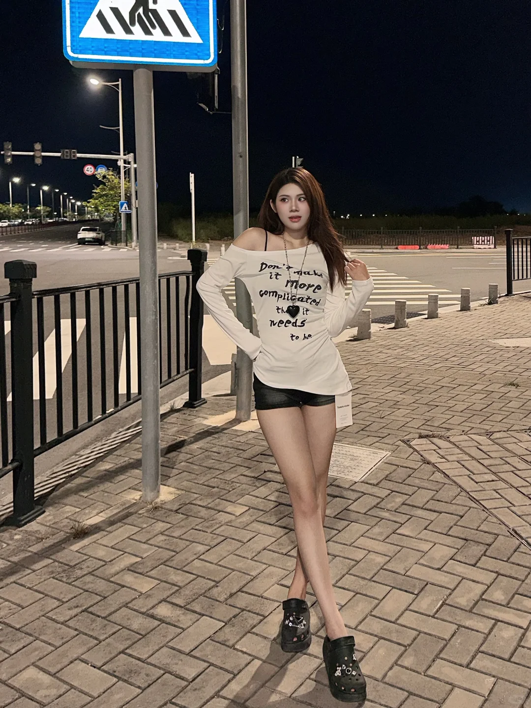 辣妹拍照姿势｜路边万能pose氛围感好学好看！