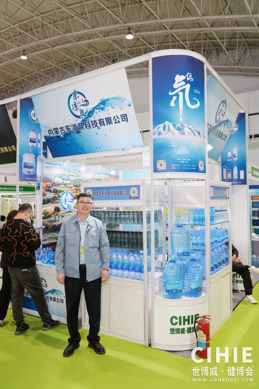 哇！活动现场人超级多！✨✨✨