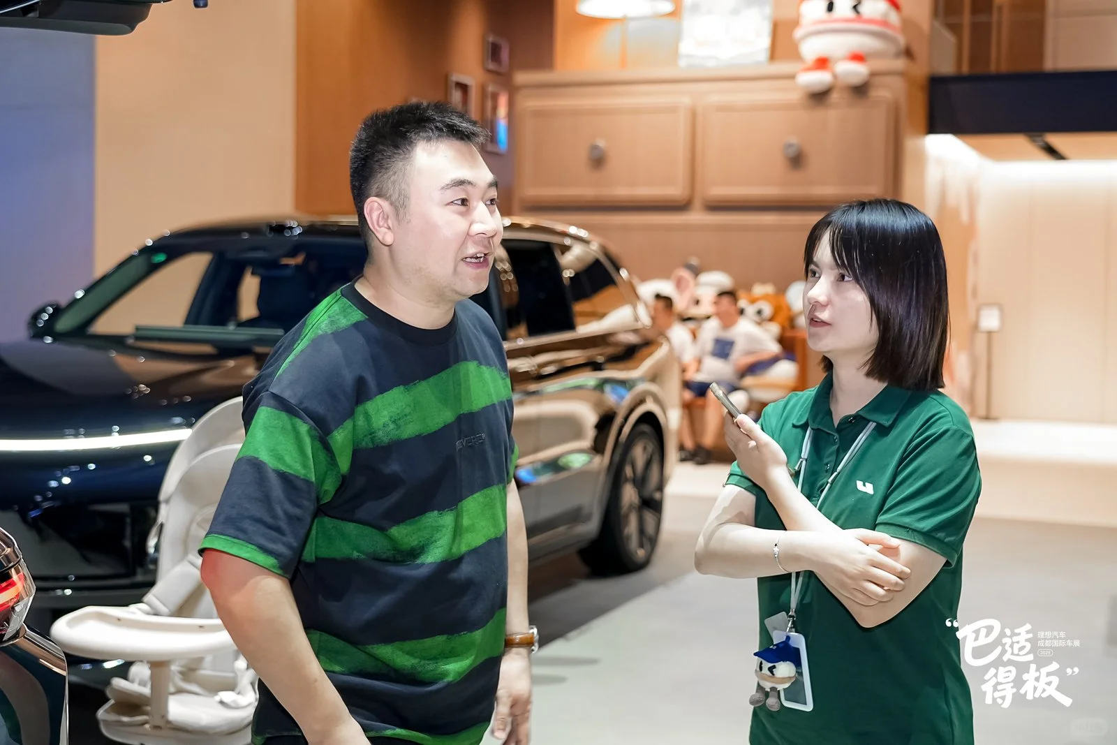 理想成都车展，人潮涌动的汽车盛宴