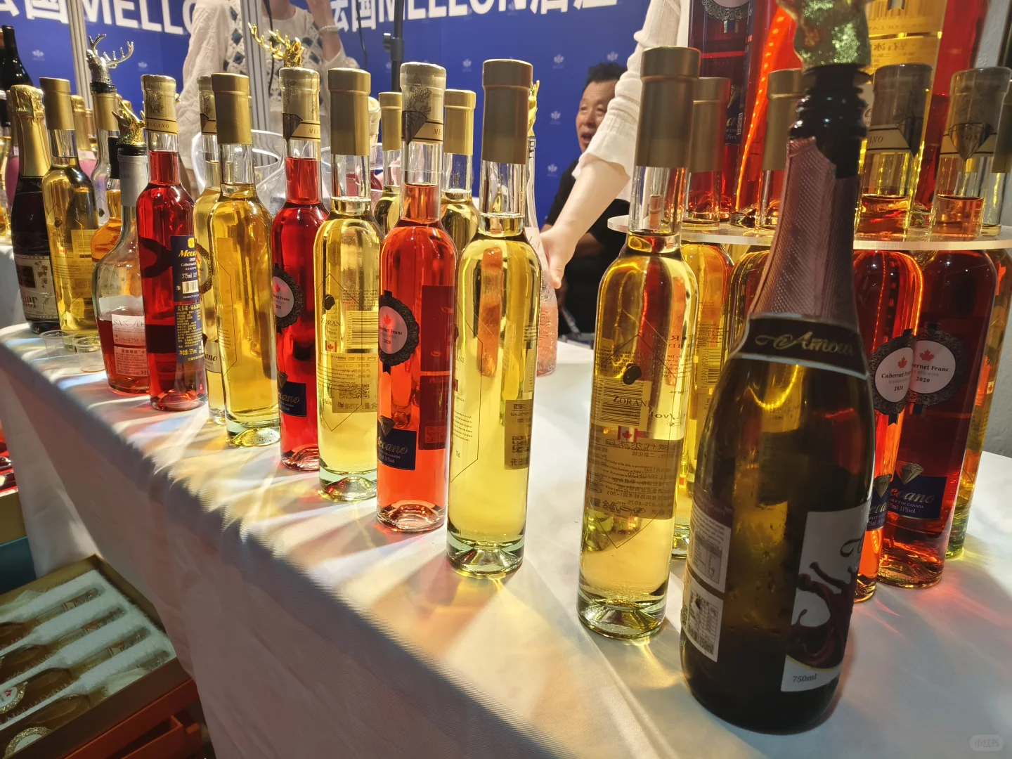 去逛展吗？免费吃喝那种