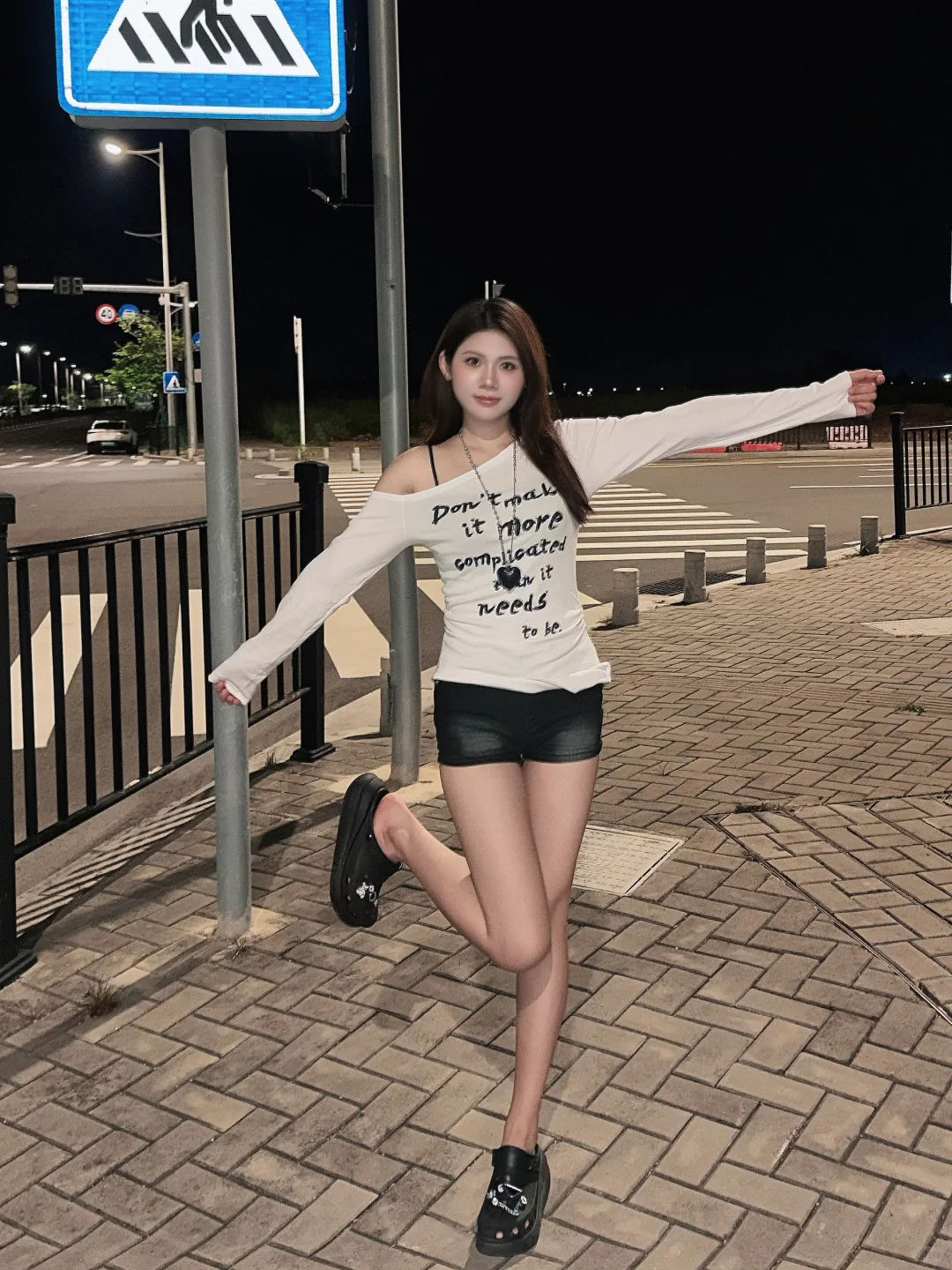 辣妹拍照姿势｜路边万能pose氛围感好学好看！