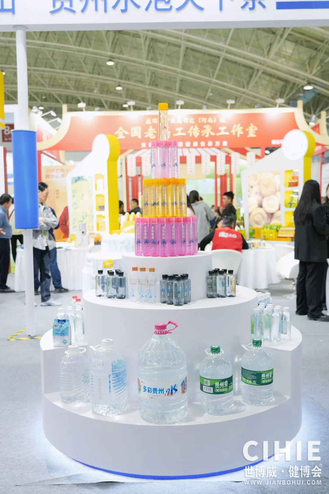 哇！活动现场人超级多！✨✨✨