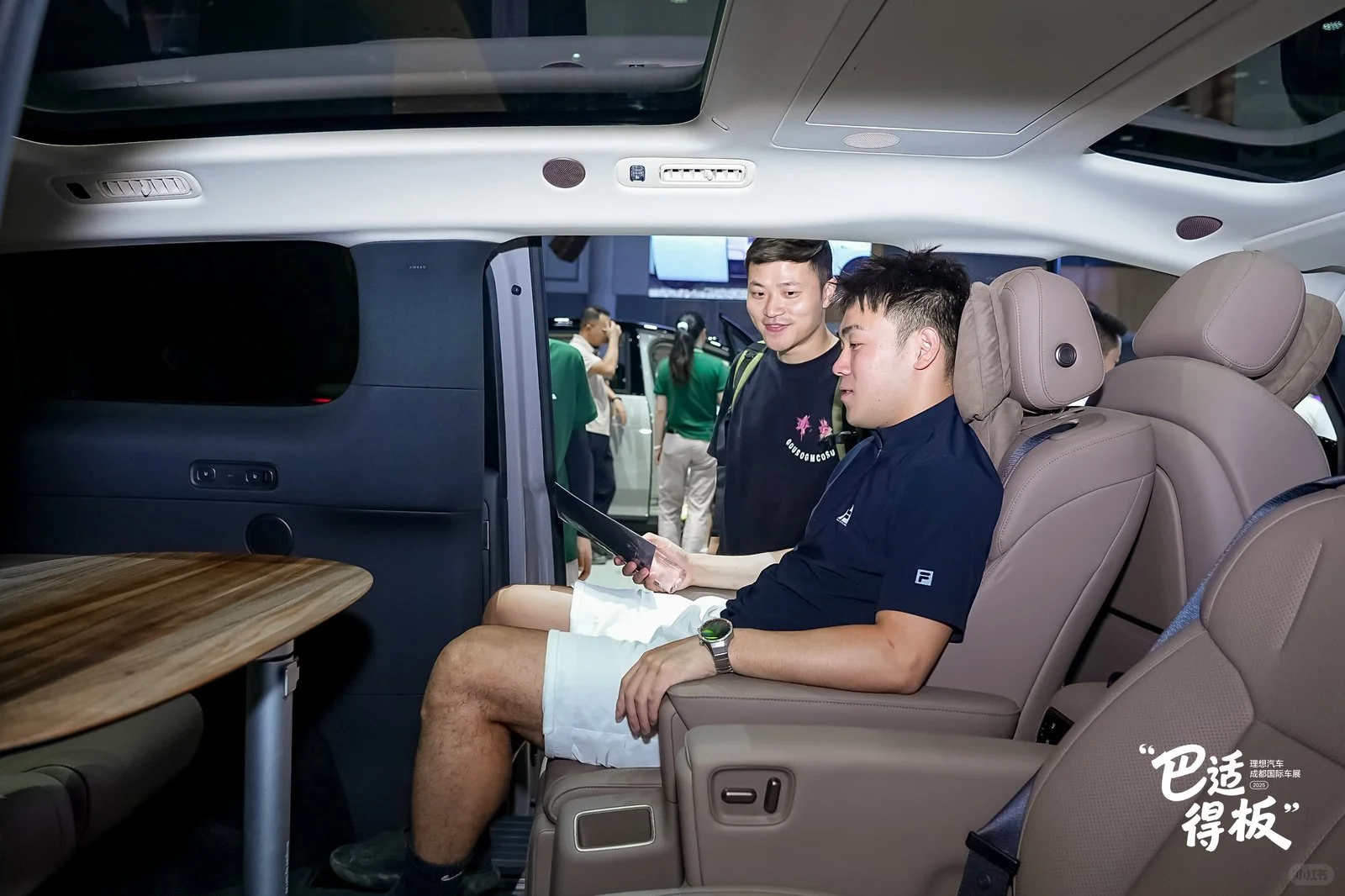 理想成都车展，人潮涌动的汽车盛宴