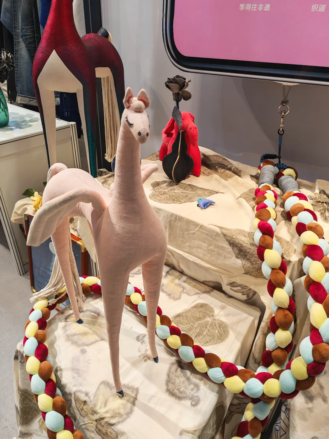 感受上海面料服装展的陈列美学