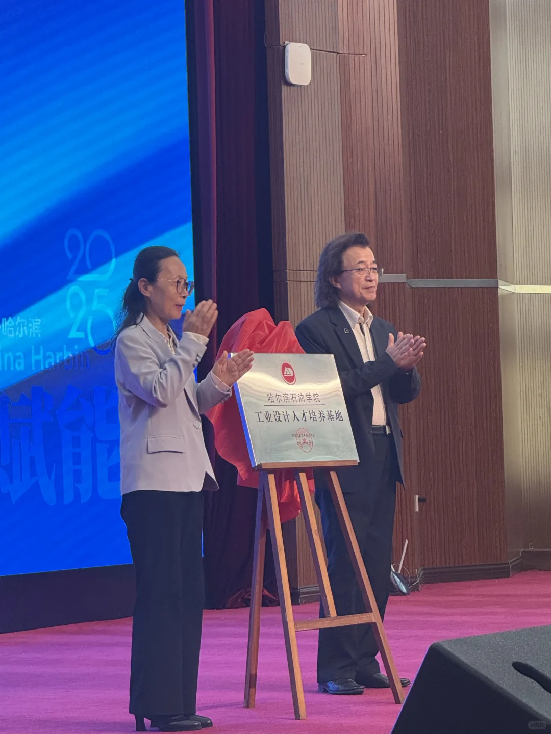 恭喜我校顺利举行工业设计展